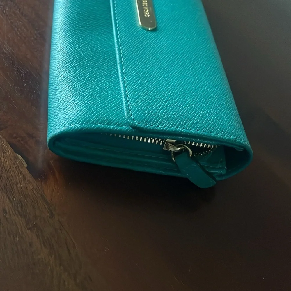 MICHAEL KORS Wallet multi card holder zip change compartment gold hardware